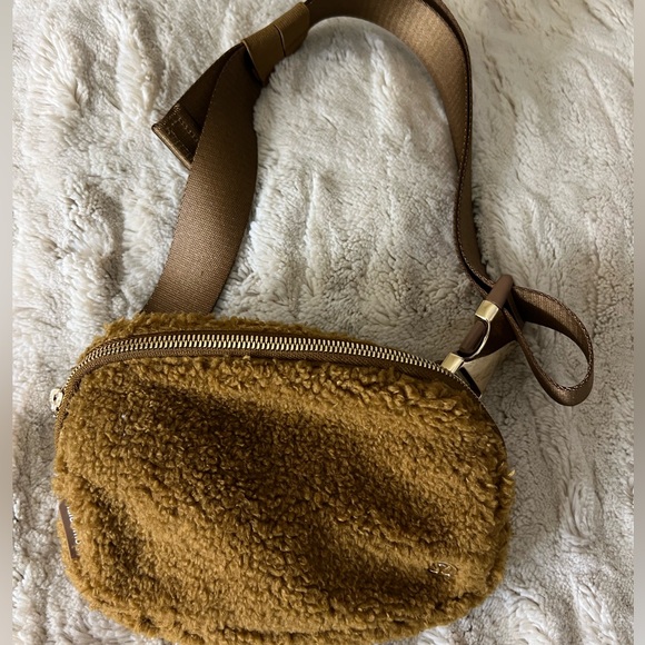 Sherpa Lululemon belt bag - Picture 2 of 3